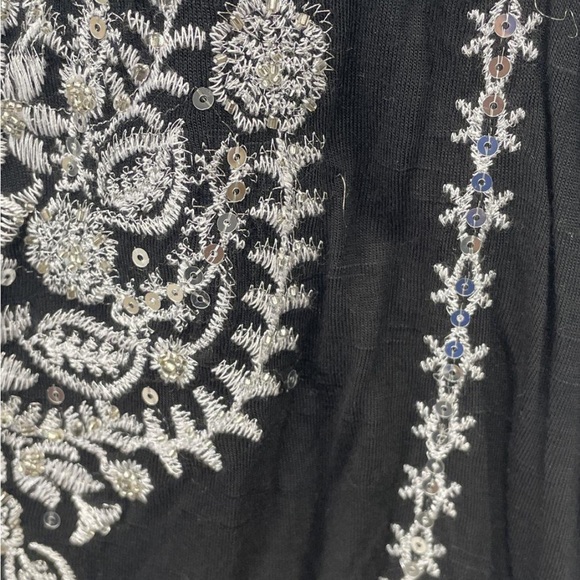 🫶Host Pick 🫶. NWT INC Black Top w/White Embroidery n Bling. Size M - Picture 4 of 7